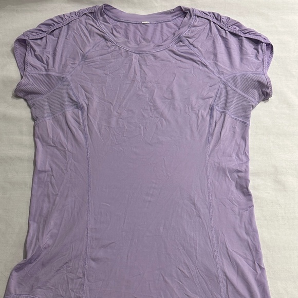 Lululemon short-sleeve shirt with back mesh panels - Picture 1 of 2